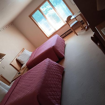 White Birch Inn สเตอร์เจียนเบย์ ภายนอก รูปภาพ