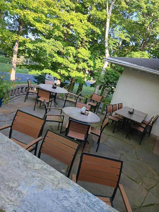 White Birch Inn สเตอร์เจียนเบย์ ภายนอก รูปภาพ