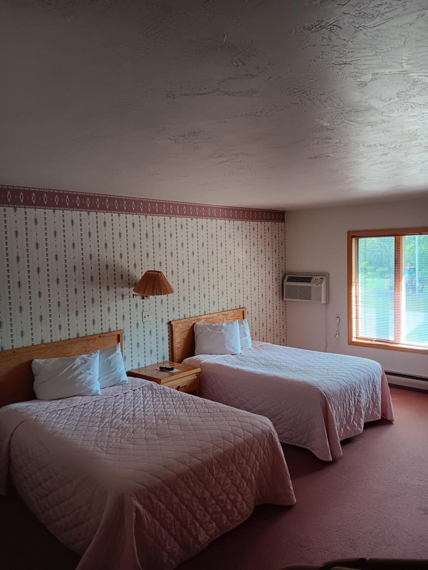 White Birch Inn สเตอร์เจียนเบย์ ภายนอก รูปภาพ