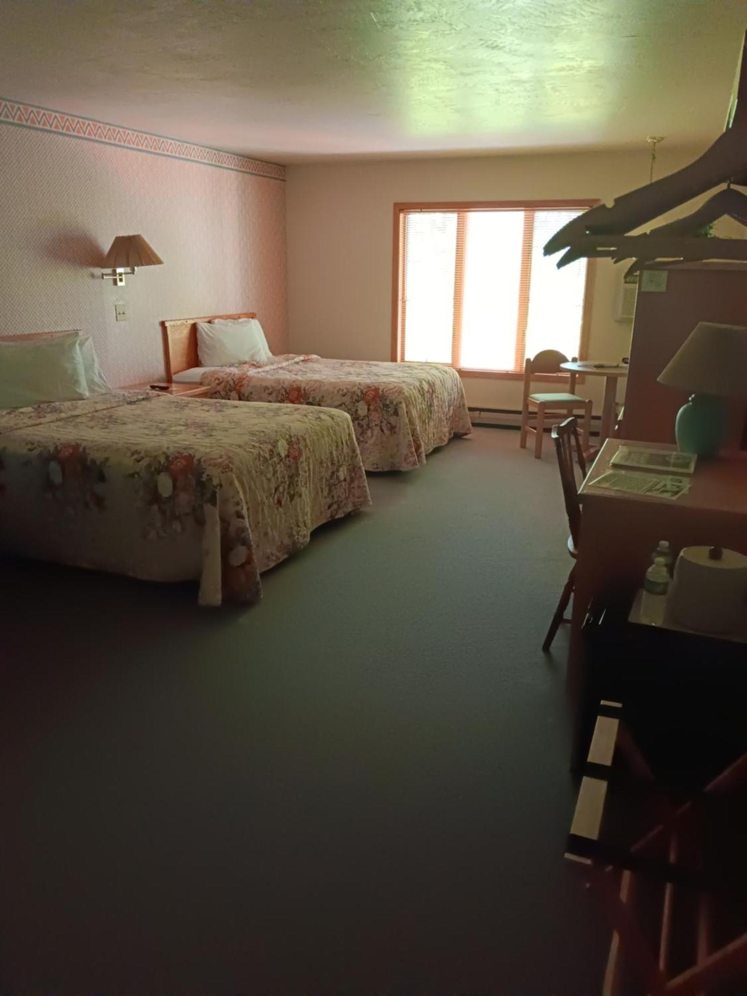 White Birch Inn สเตอร์เจียนเบย์ ภายนอก รูปภาพ