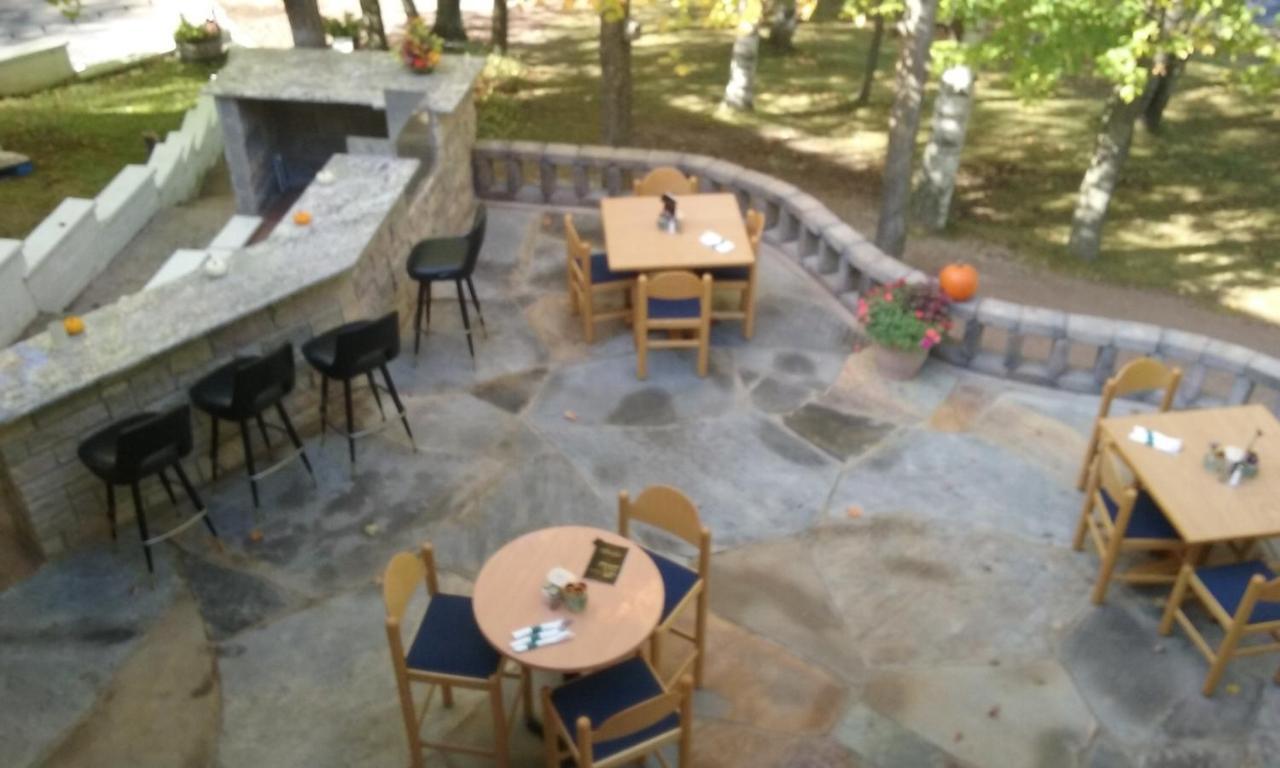 White Birch Inn สเตอร์เจียนเบย์ ภายนอก รูปภาพ